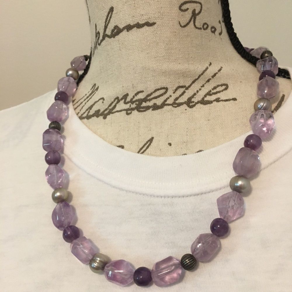 505-Beautiful purple beaded necklace 10 inches‎